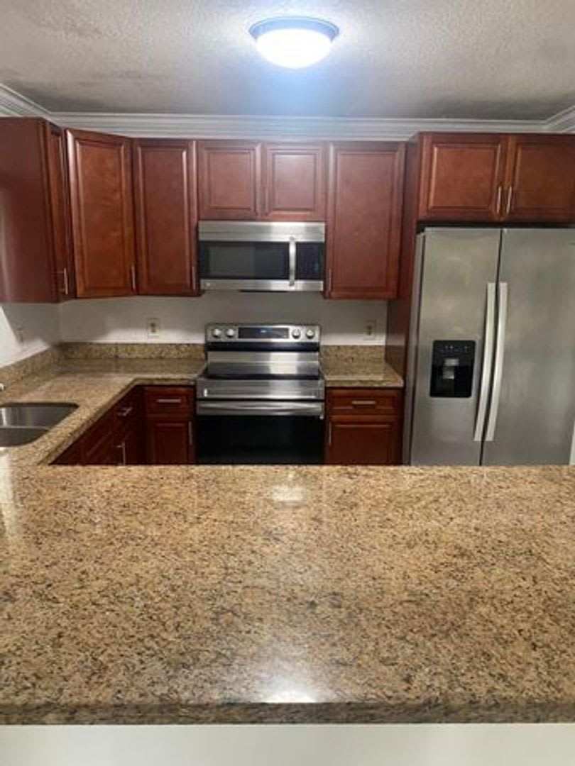 663 White Water Dr, West Palm Beach, FL 33413 – photo 1 of 10