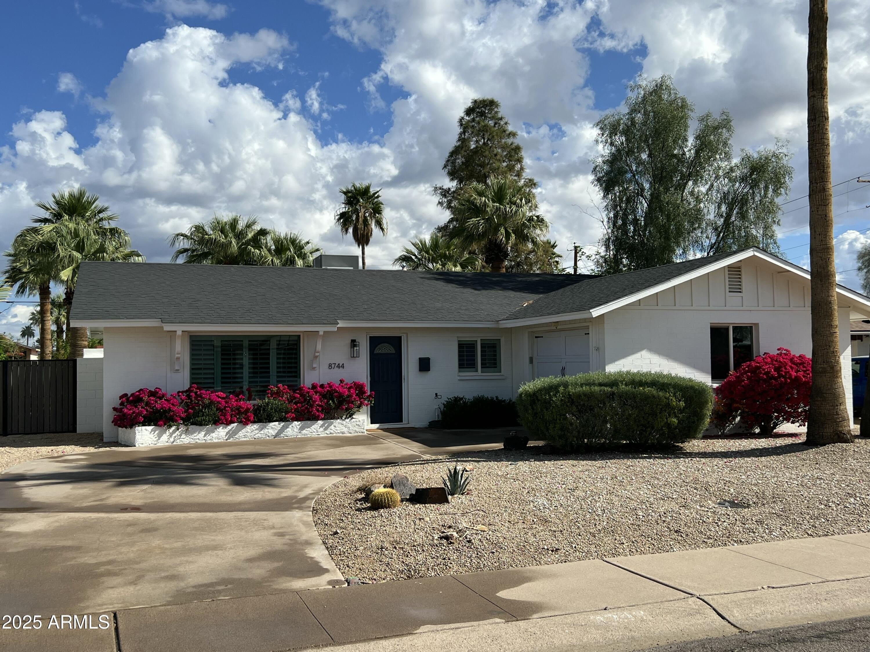 8744 E ROSE Lane – photo 1