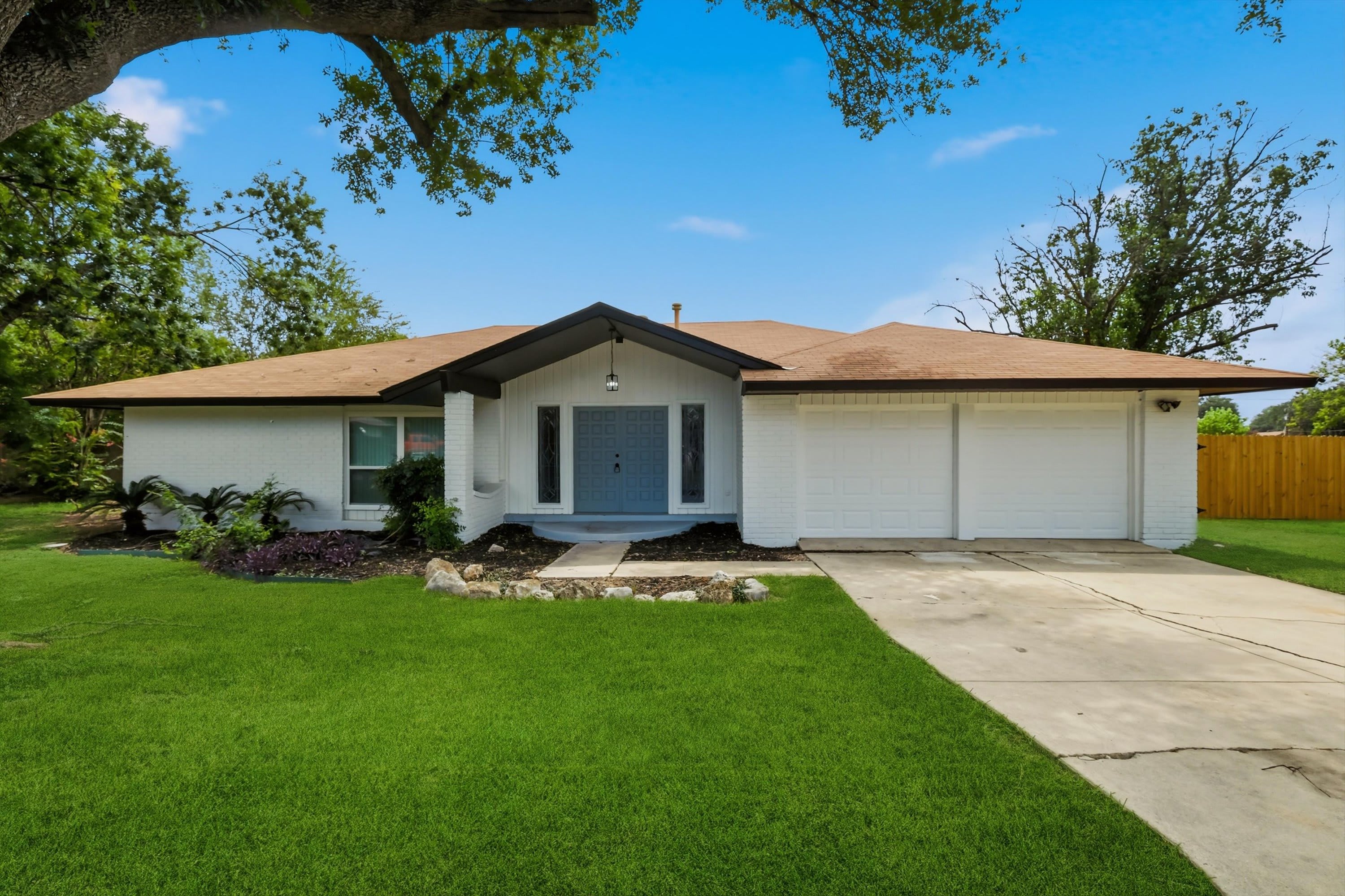 502 Moorside Drive – photo 1 of 10