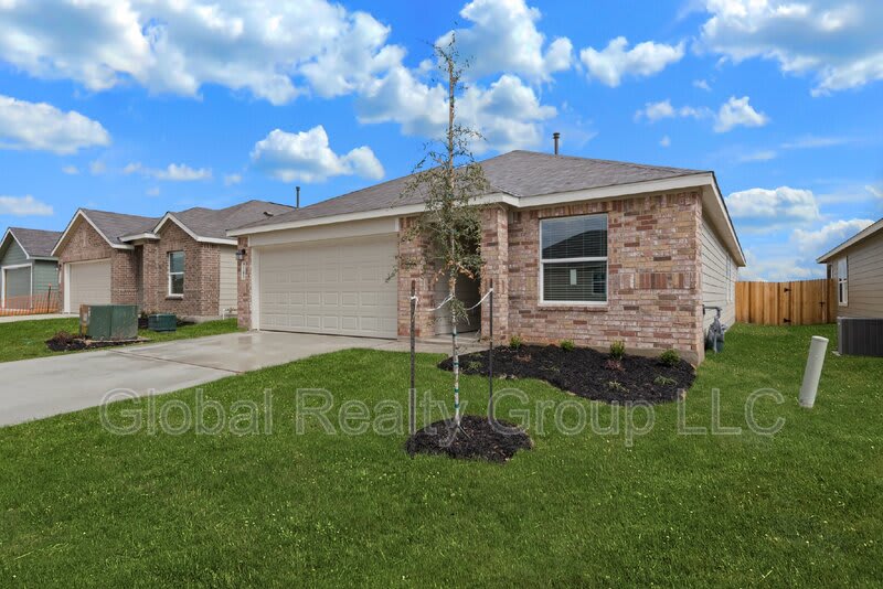 9105 Navarro Vis – photo 1 of 32