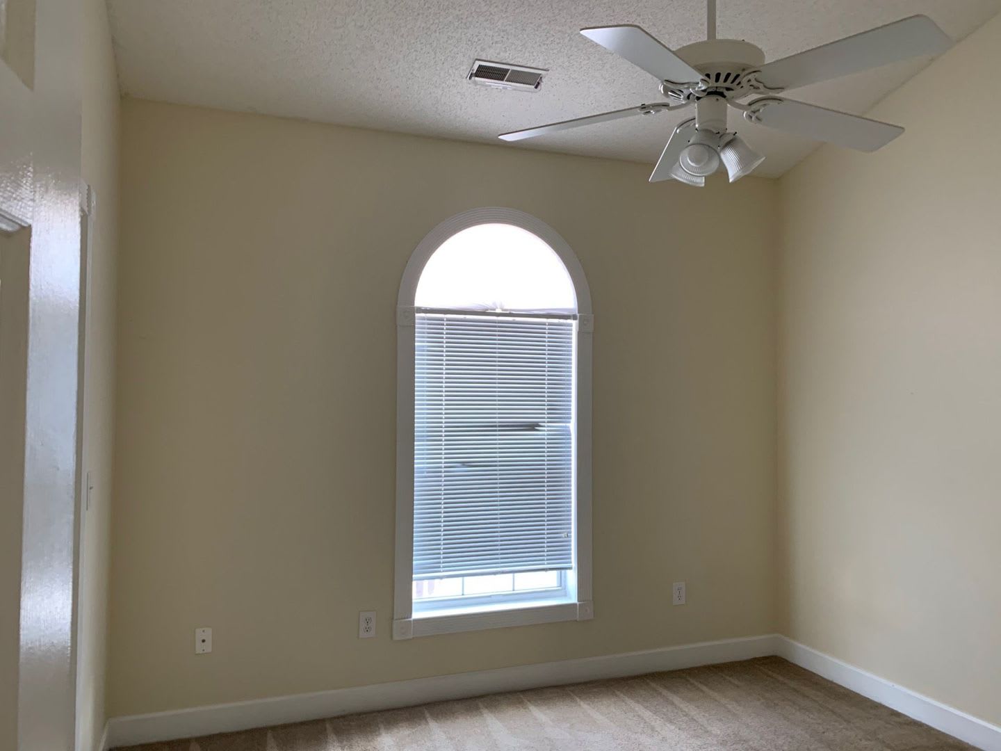 1 Bedroom 3rd Floor Condo in Myrtlewood – photo 1