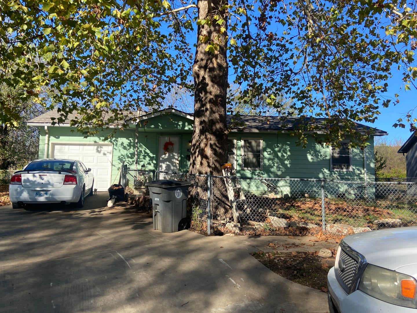 3 Bedroom/1 Bath – photo 1