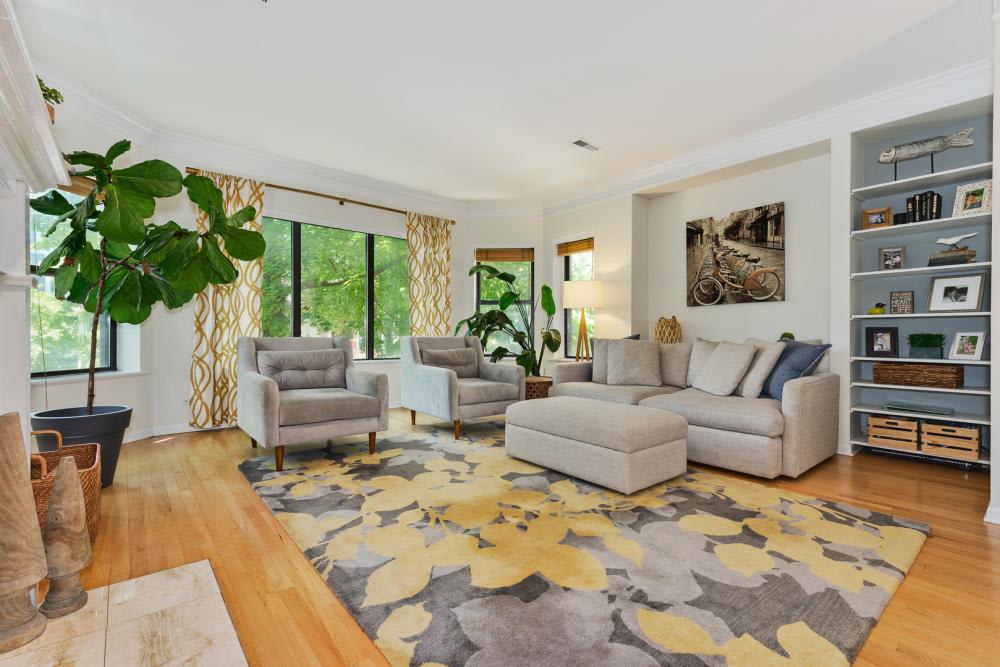 2439 N Burling St – photo 1