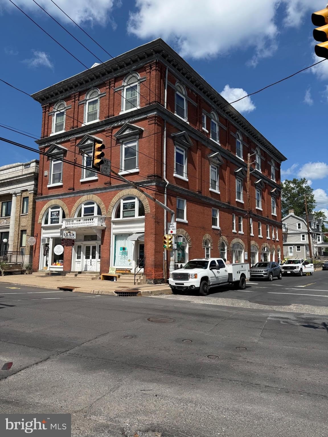 203 N MAIN Street – photo 1