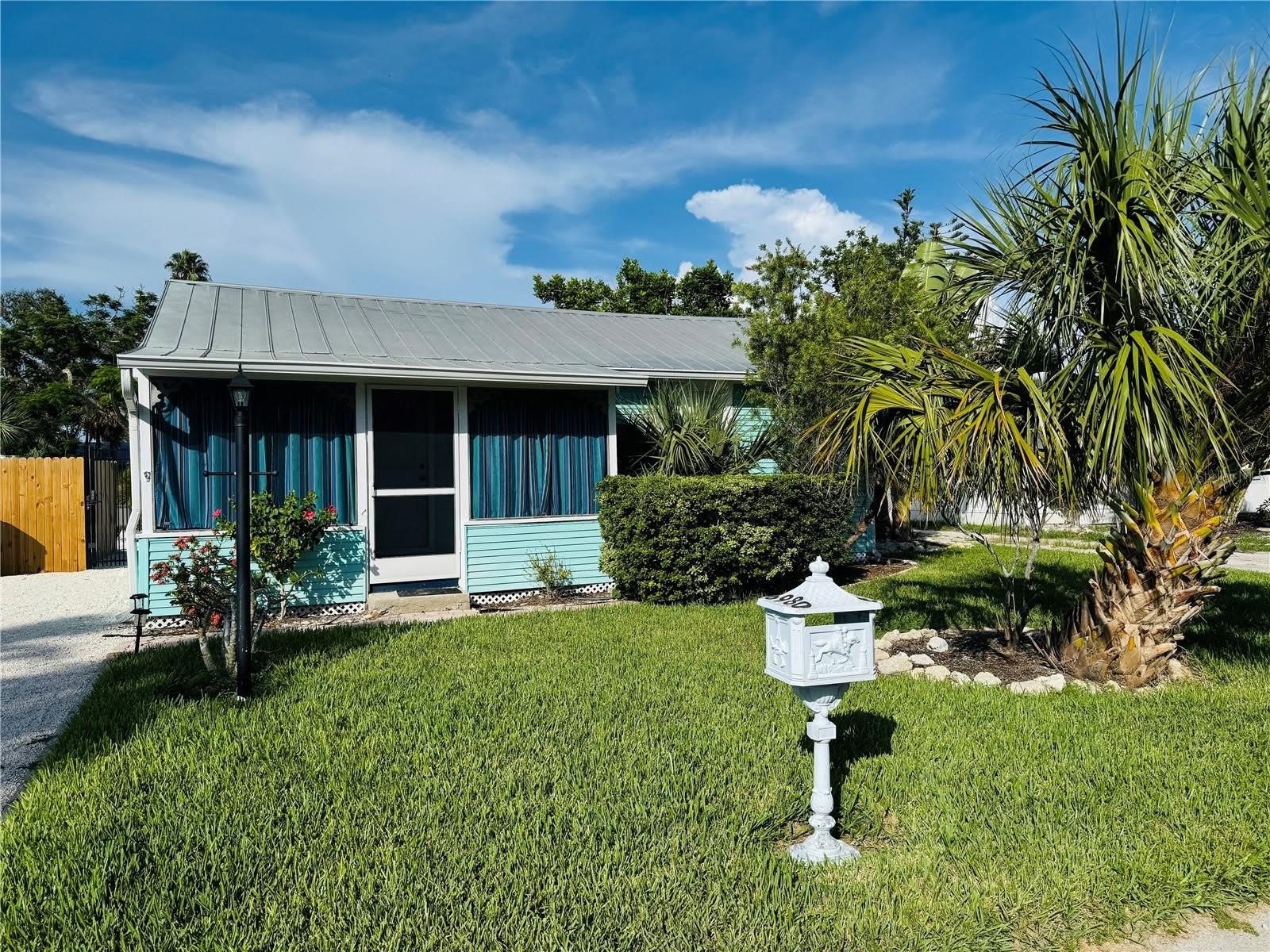 6980 POINSETTA – photo 1 of 18