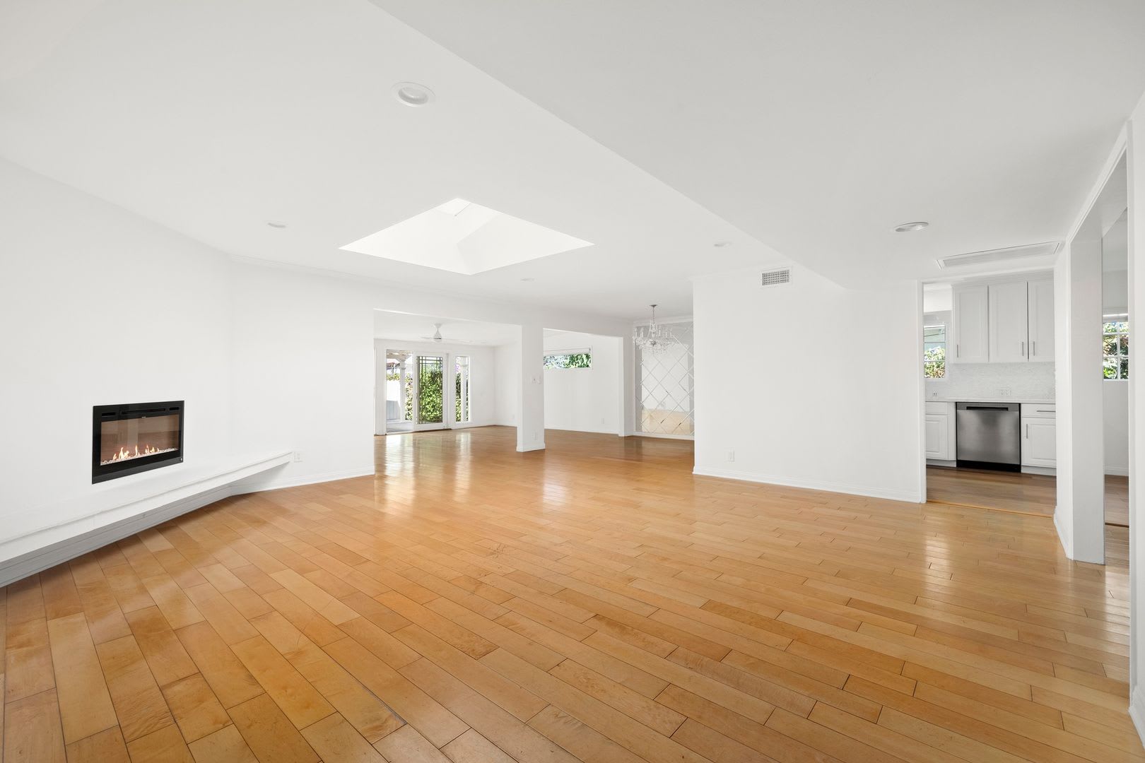 Renovated Tarzana Pool Home Near Ventura Boulevard – photo 1