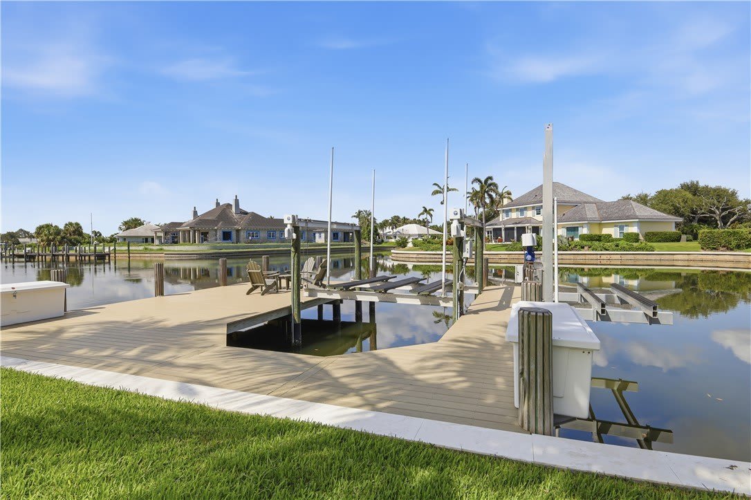 2207 Cove Drive – photo 1