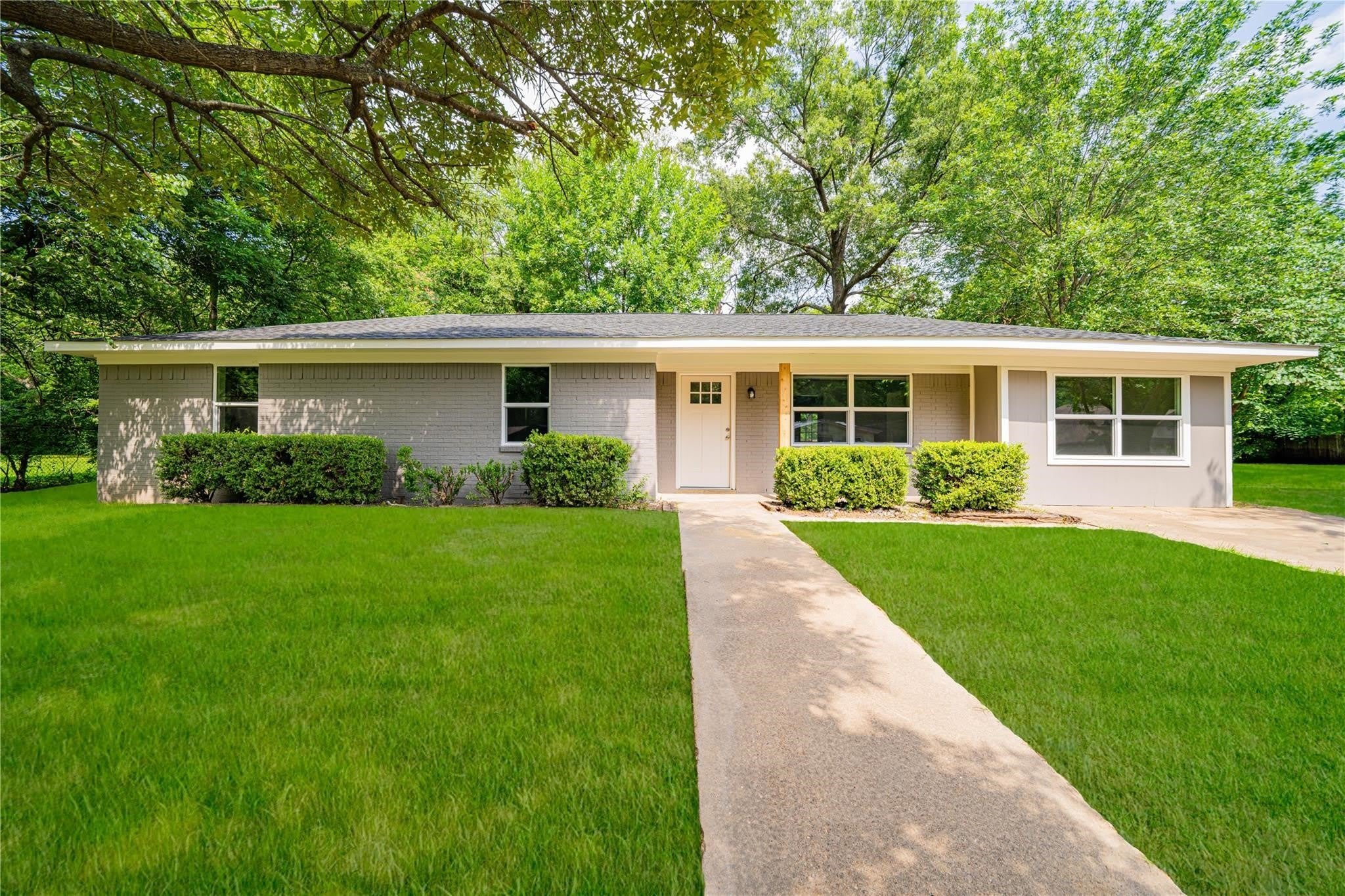1109 Booker Avenue – photo 1 of 26