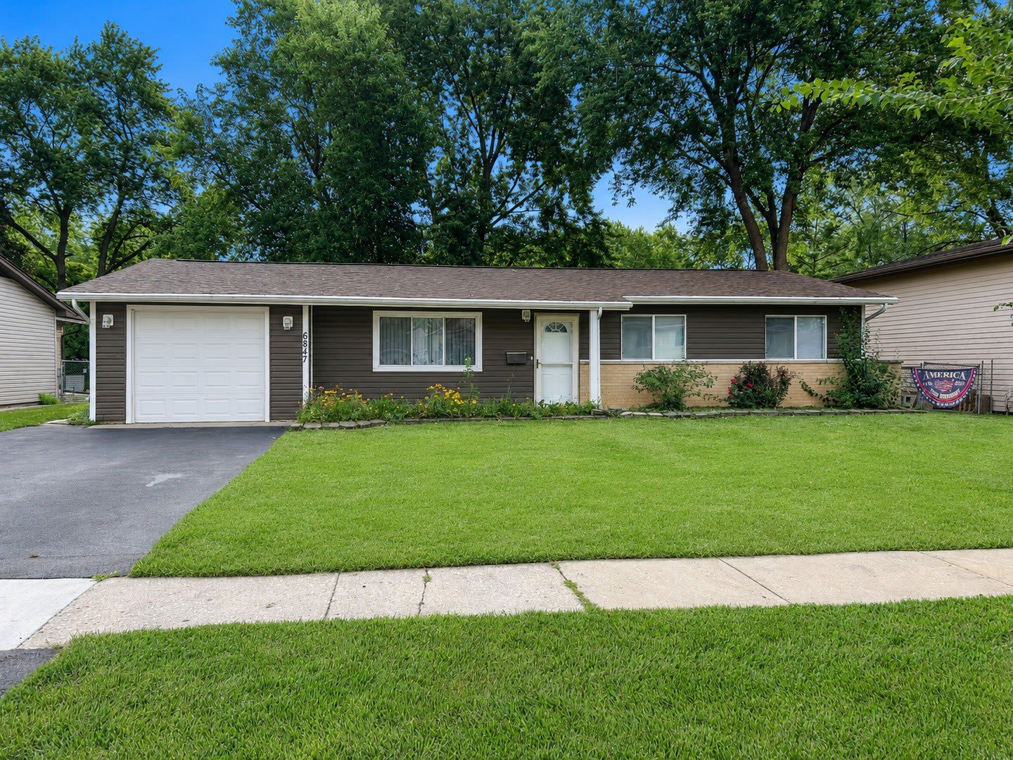 6847 Hawthorne Lane – photo 1 of 24