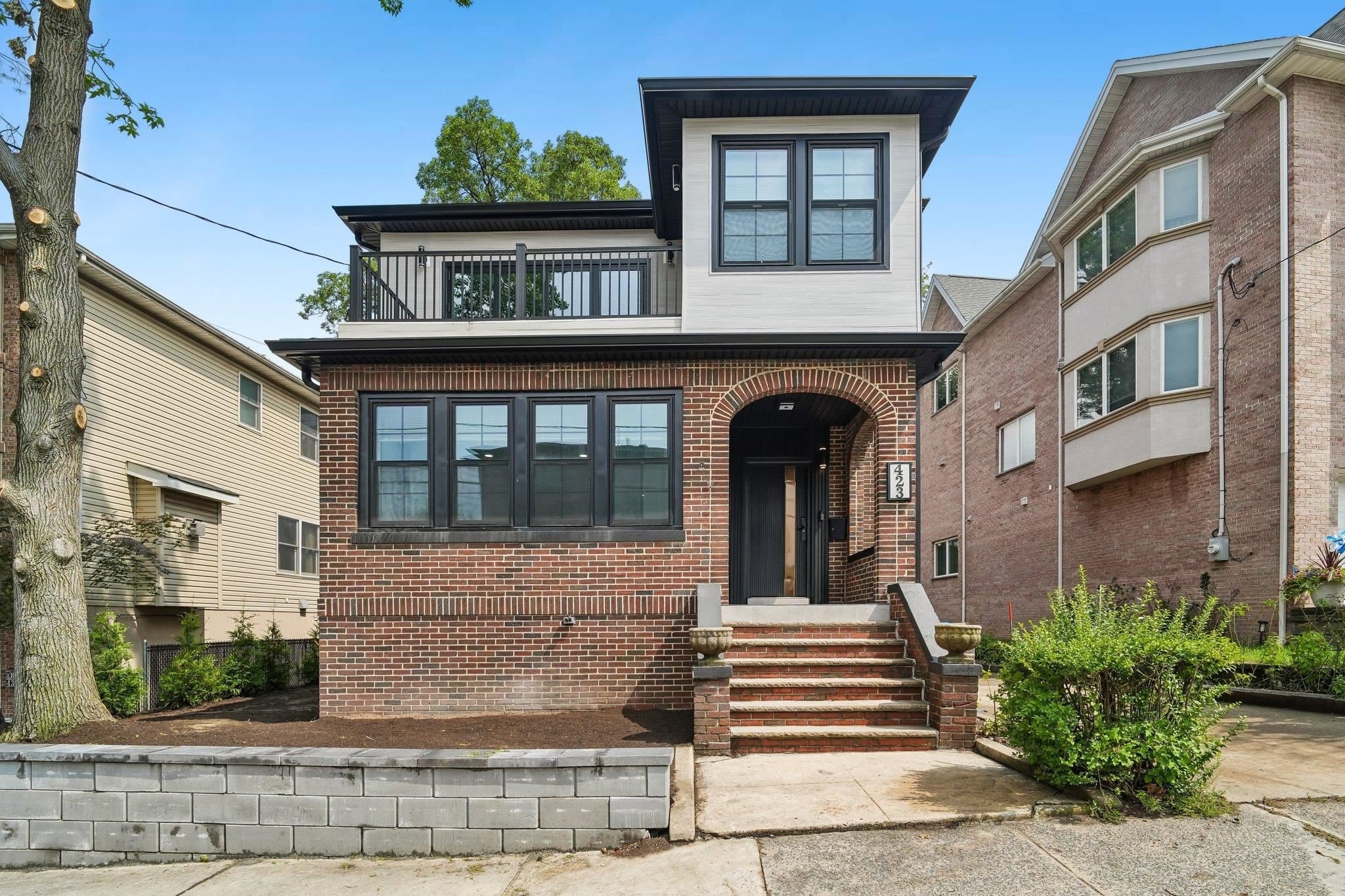 423 AURORA AVE – photo 1