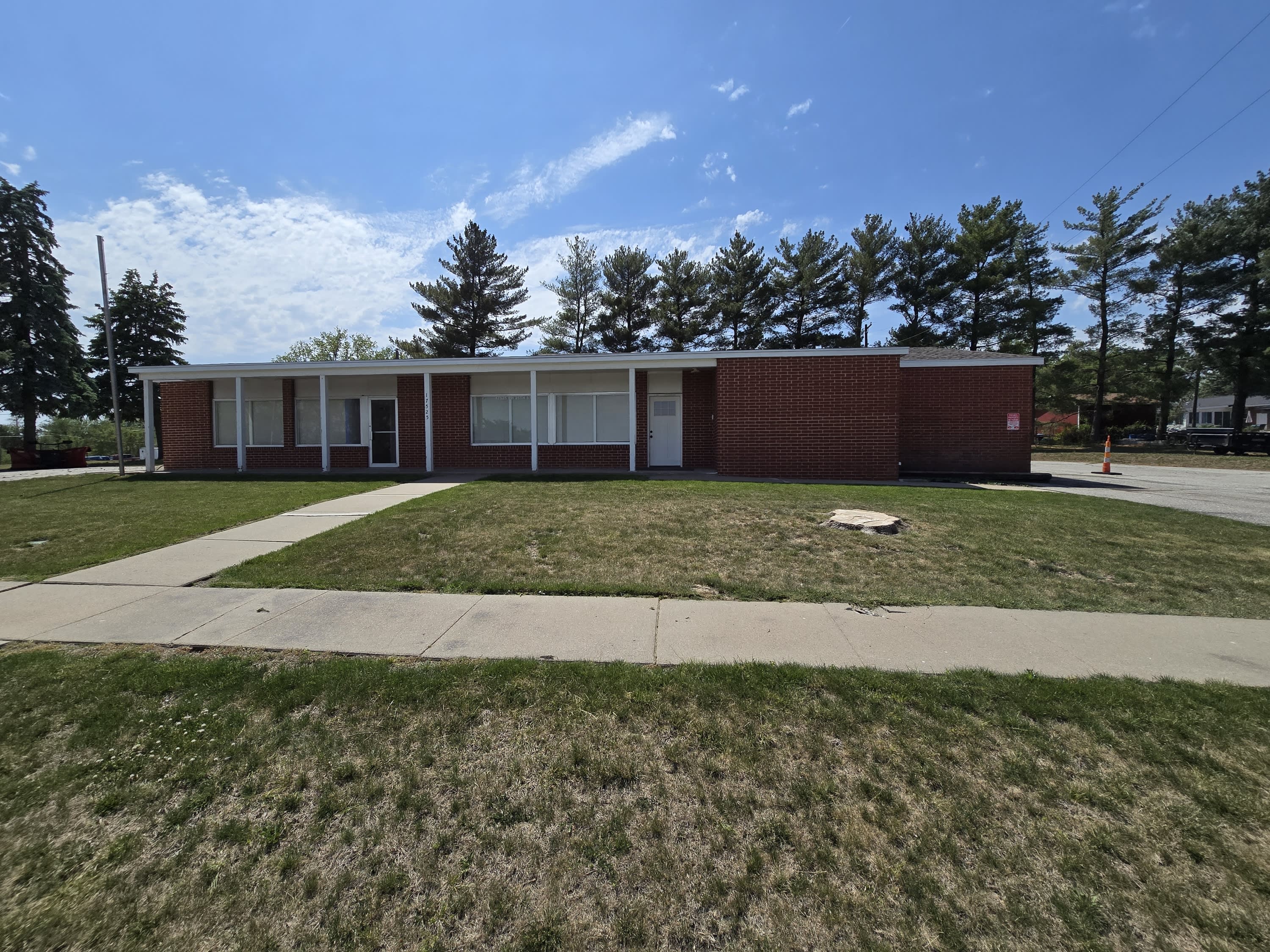 17525 Southwest 25th Street – photo 1 of 15