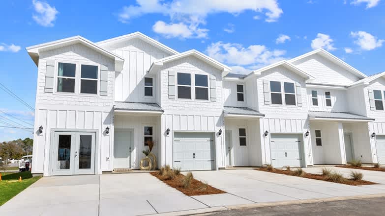 4306 Lost Bay Drive – photo 1 of 8