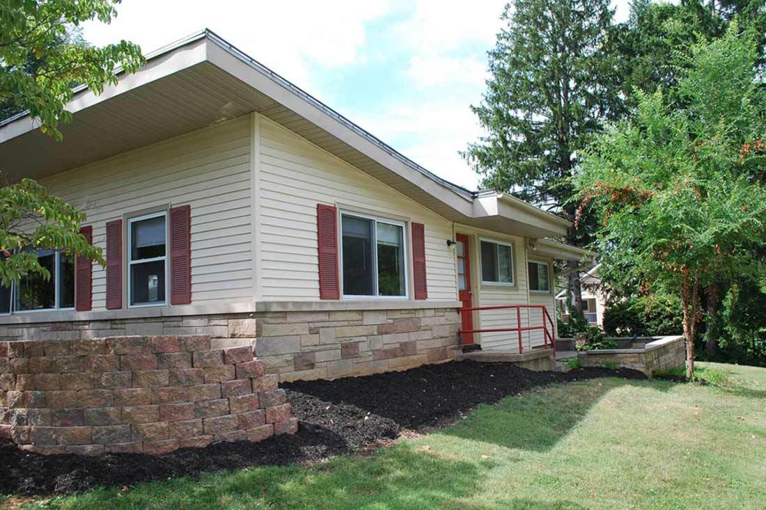 5 Bed, 2 Bath House – photo 1
