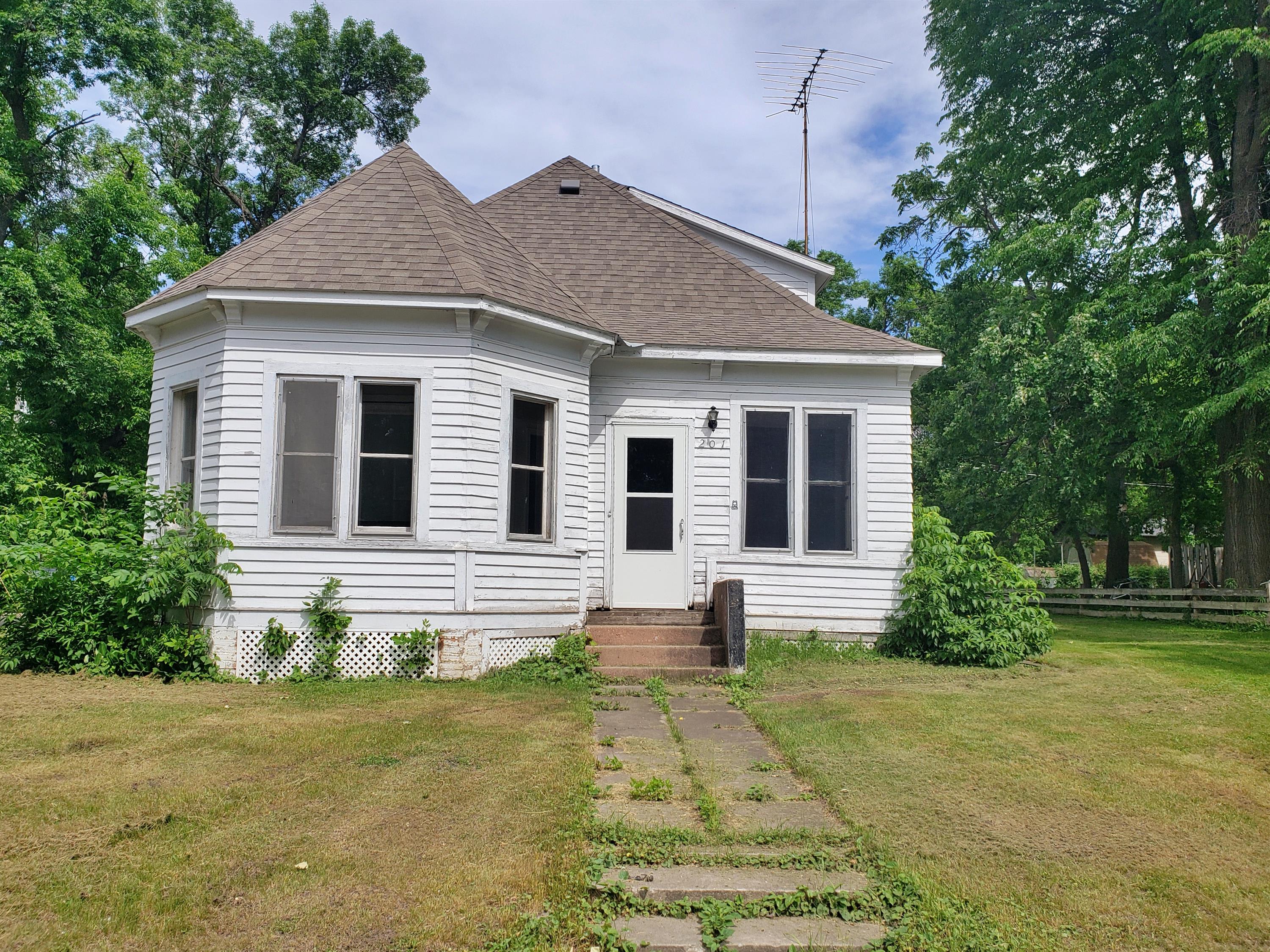 201 Main Street South – photo 1 of 2