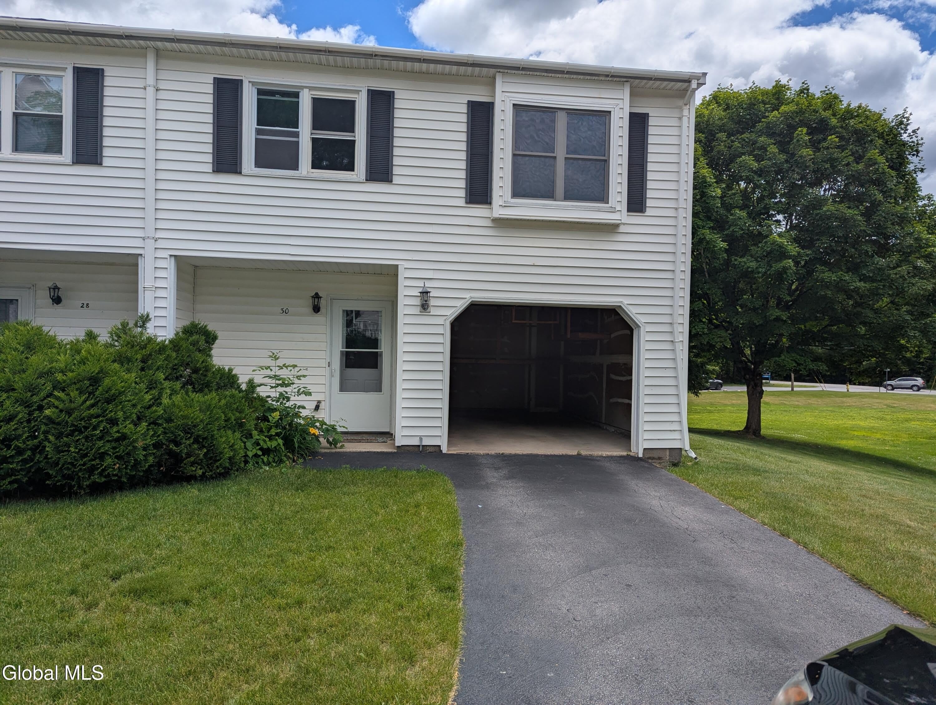30 Clubhouse Drive – photo 1