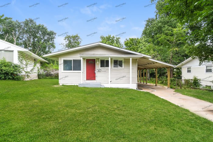 10250 Valley Drive – photo 1 of 13