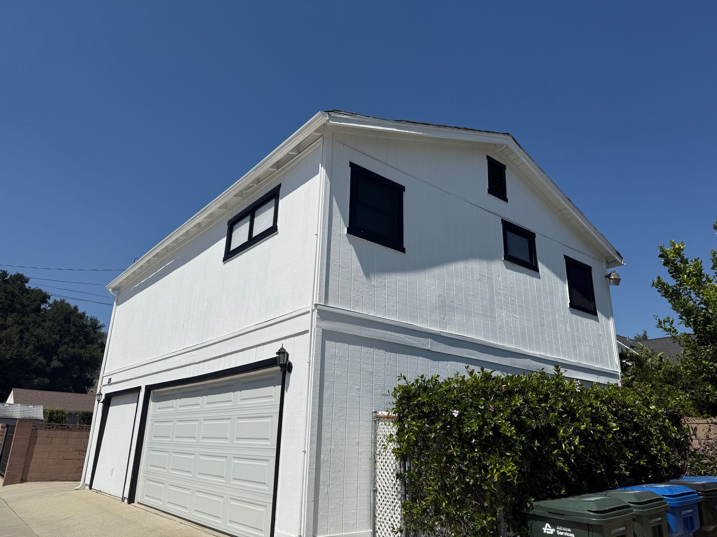 Large renovated Stand alone one bedroom above garage – photo 1 of 11