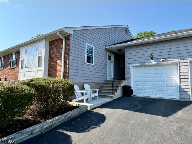 114 Brandywyne Dr – photo 1 of 68