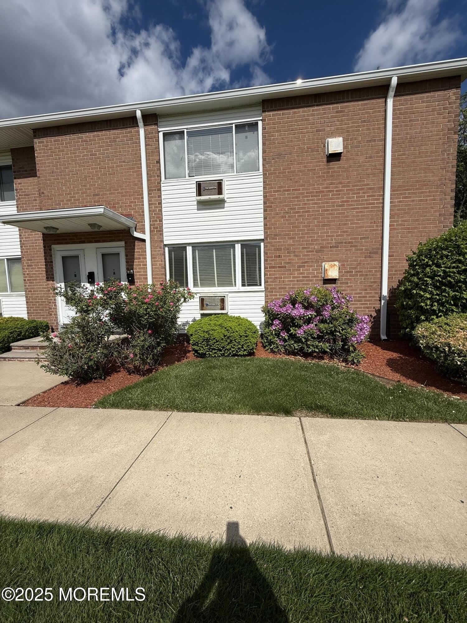 35 Sternberger Avenue – photo 1 of 18