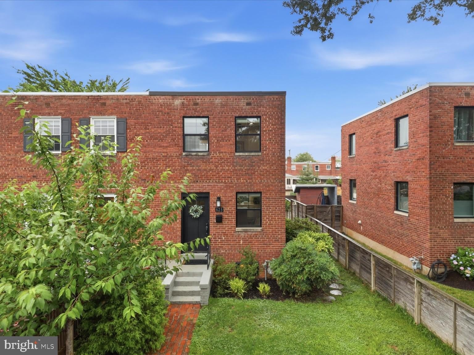 625 S HENRY Street – photo 1