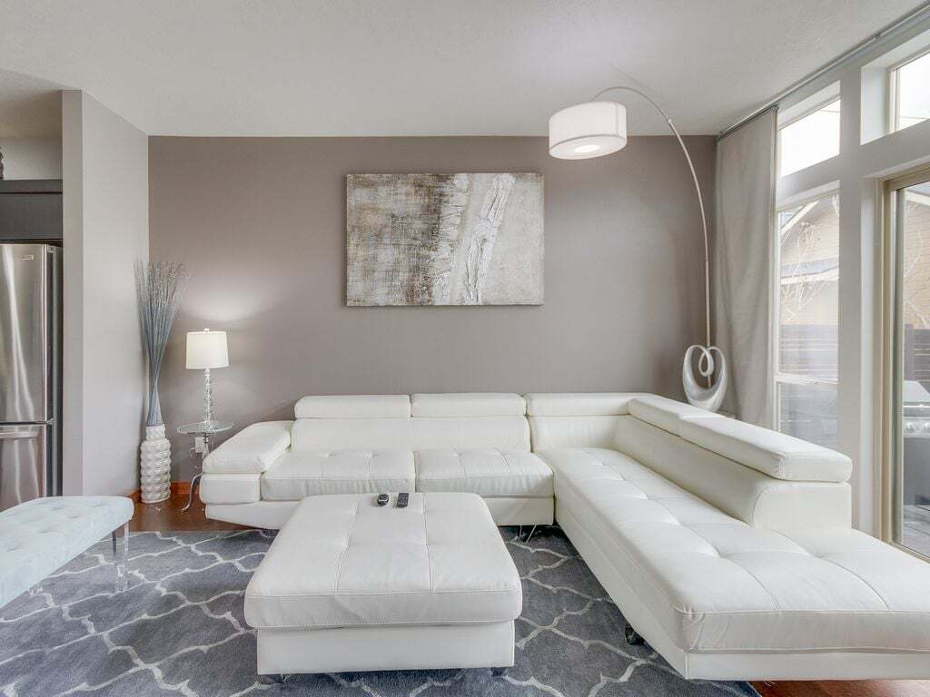 1705 South Vermont Avenue – photo 1