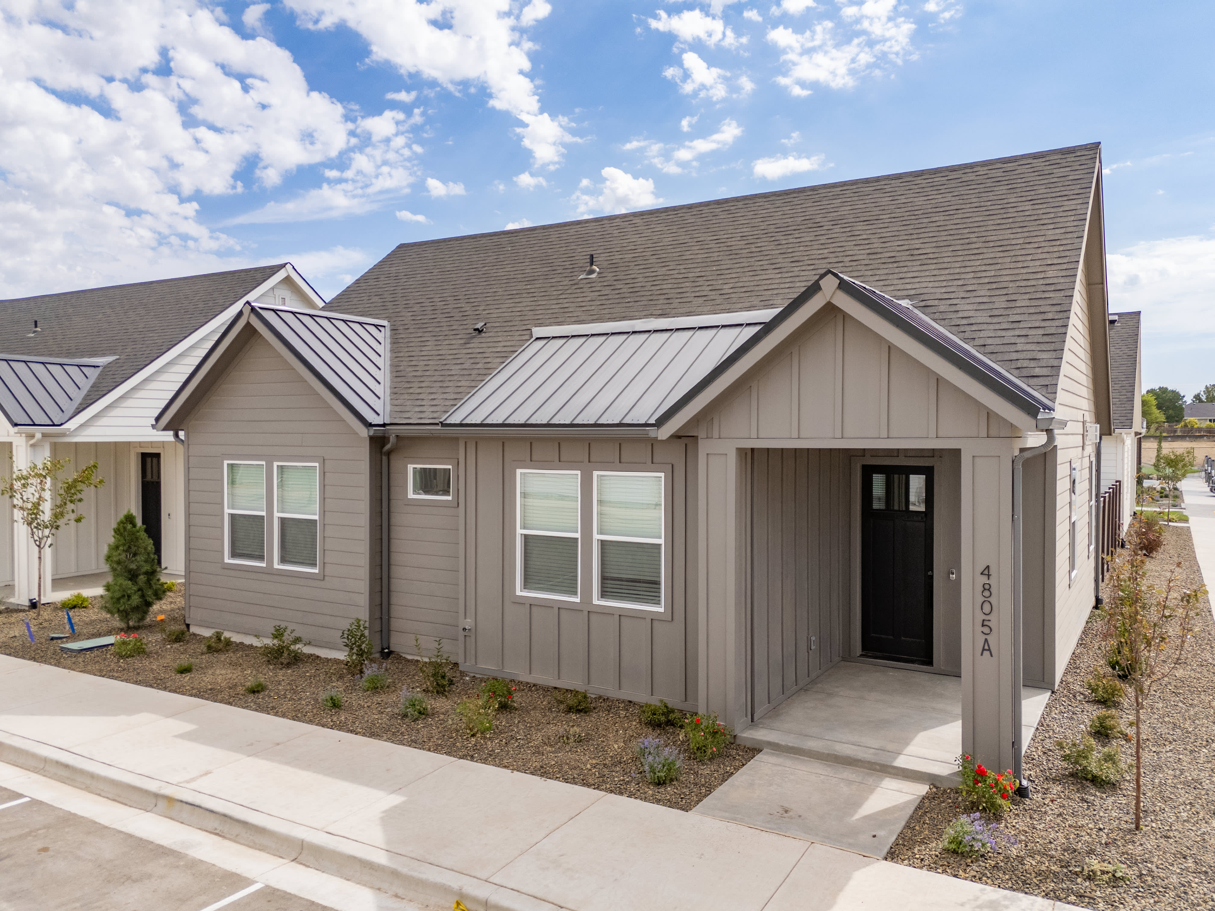 4203 Saylor Ln – photo 1 of 11