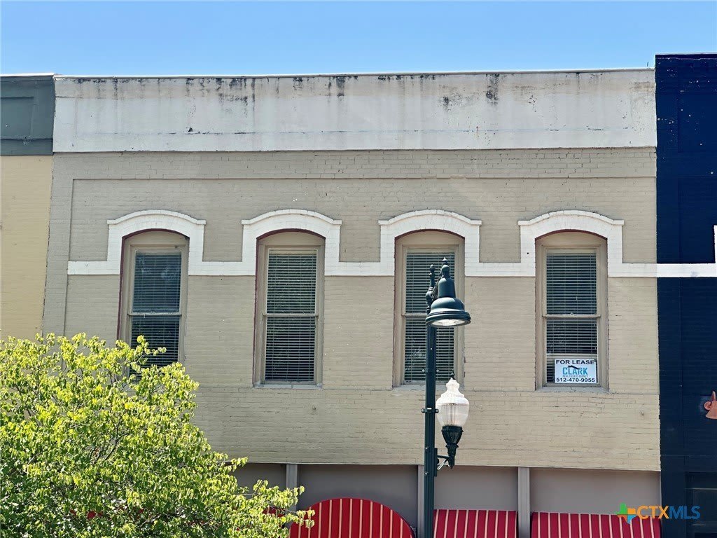 140 1/2 E San Antonio – photo 1 of 19