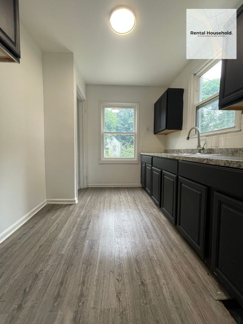 Recently Updated 3 Bedroom Single Family Home Move In Ready – photo 1