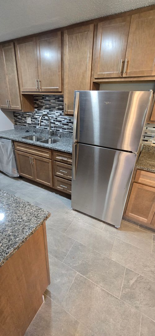 Beautifully Renovated Two Bedroom Condo In Ladue School District – photo 1 of 13