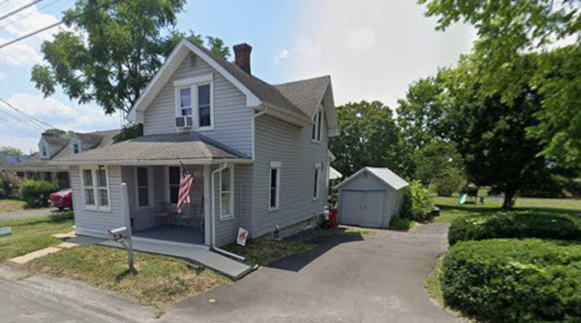 3 Bedroom Home on Large Lot! – photo 1 of 18