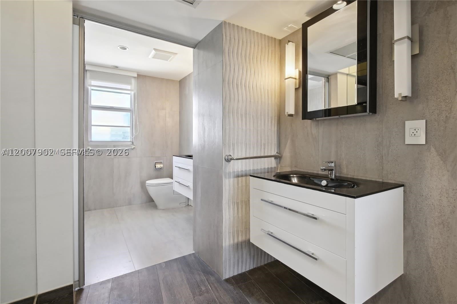 5255 Collins Ave – photo 1