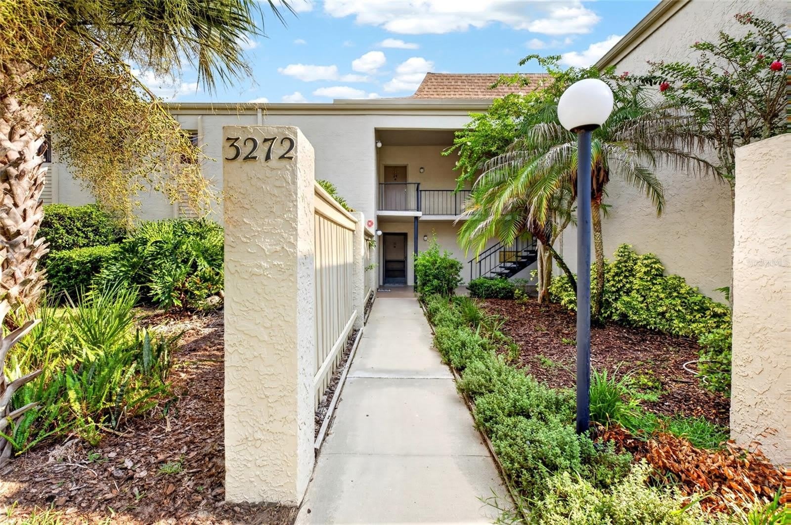 3272 S SEMORAN Boulevard – photo 1