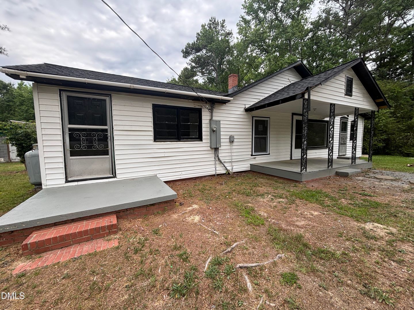 87 Robert Thompson Rd – photo 1 of 53