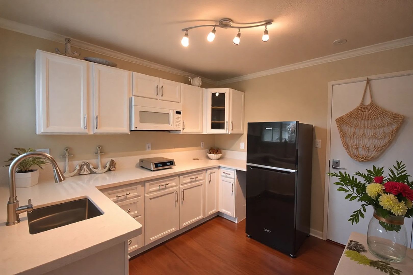 Large Kailua Studio – photo 1 of 14