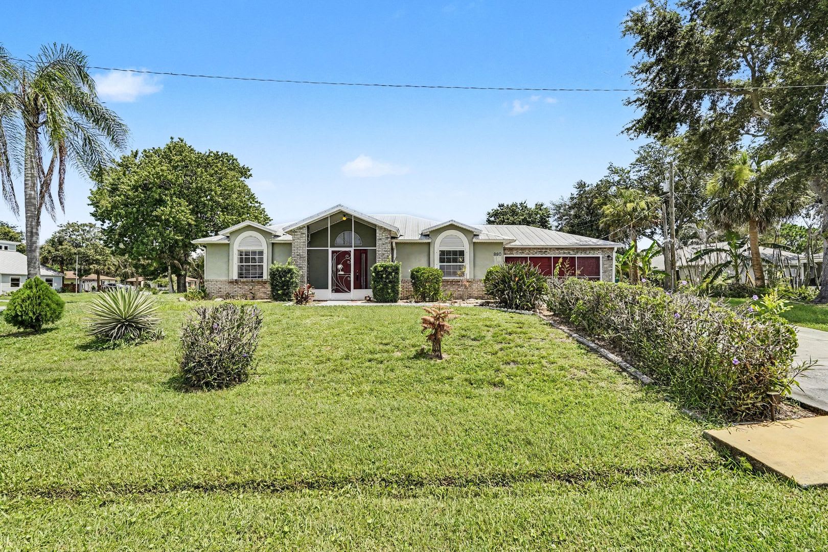 880 Vocelle Avenue – photo 1 of 28