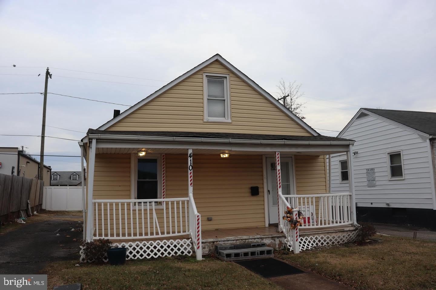 410 WINTERS Lane – photo 1 of 19