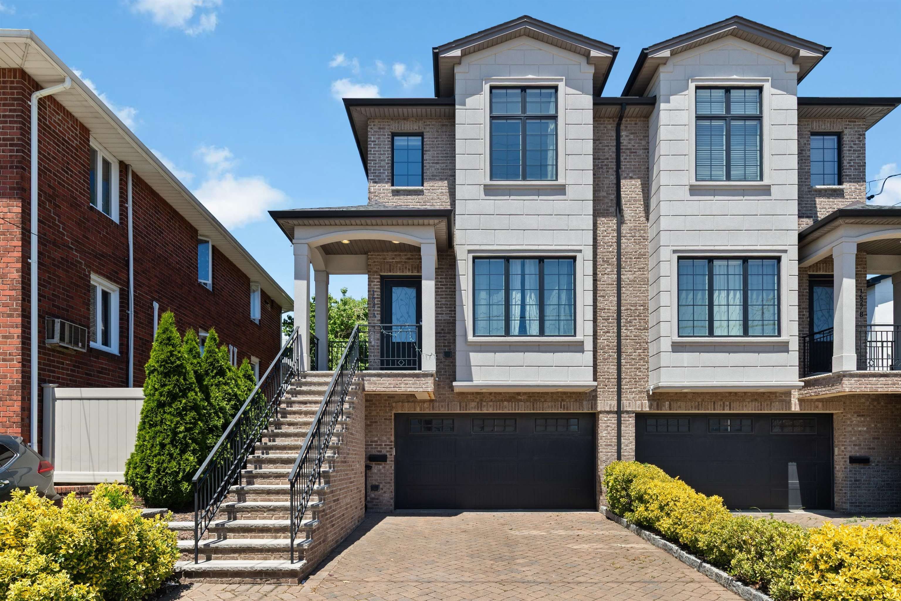 1627 JOHN ST – photo 1 of 25