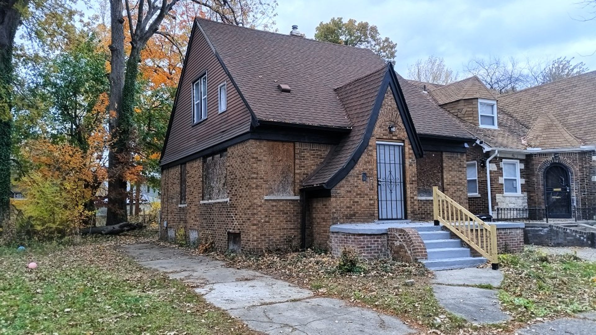 Charming 3 bedroom/1.5 bath Brick Home – photo 1