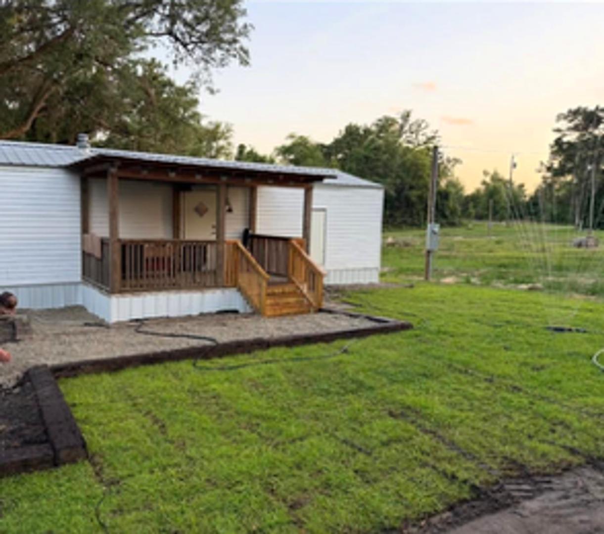 Pleasant 3/1 Mobile Home in Marianna w/ Lawn Maintenance and Pest Control Included – photo 1 of 3