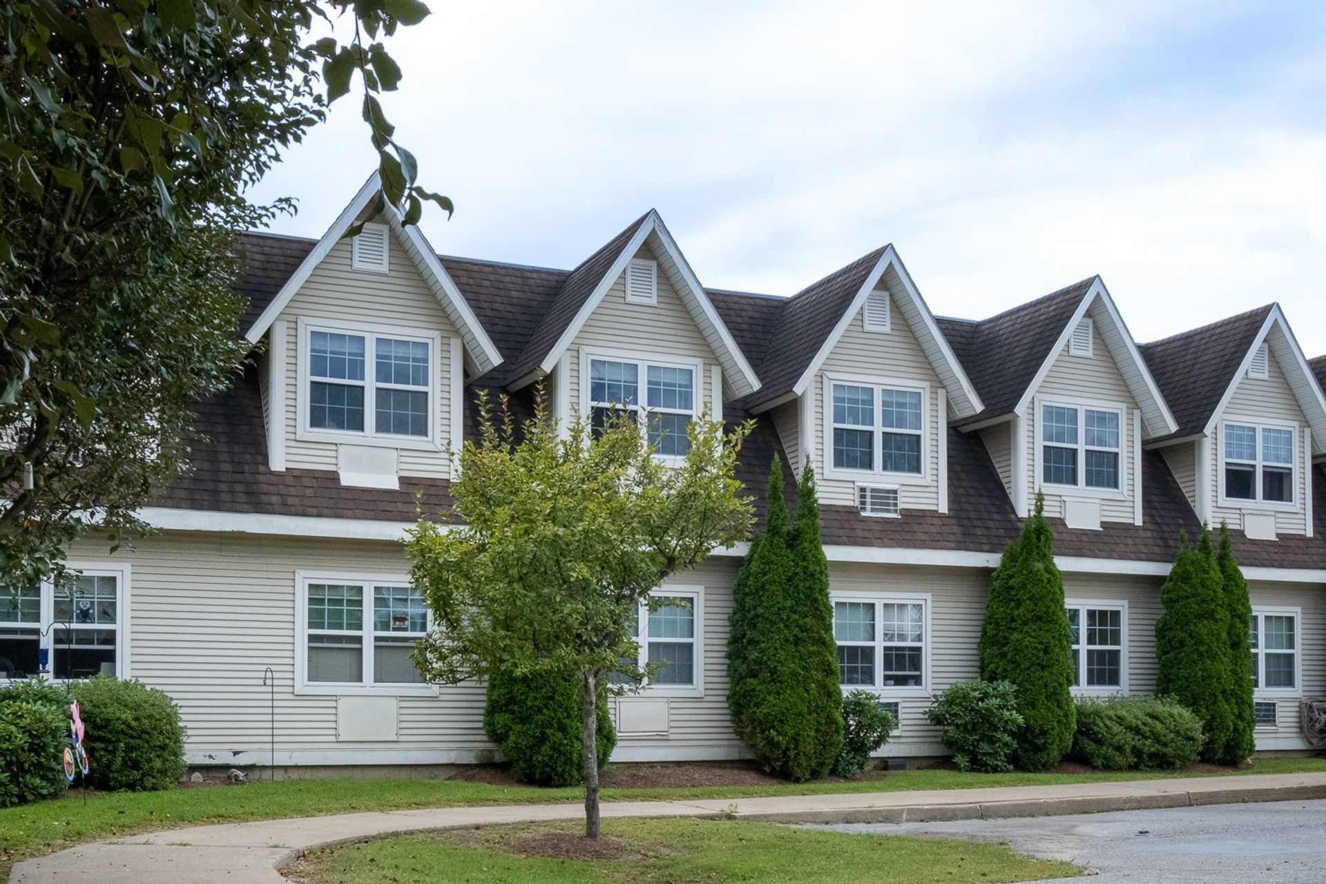 1 Bed 1 Bath Independent Senior Living 55 Years Of Age Heat Hot Water Electricity Included – photo 1 of 26
