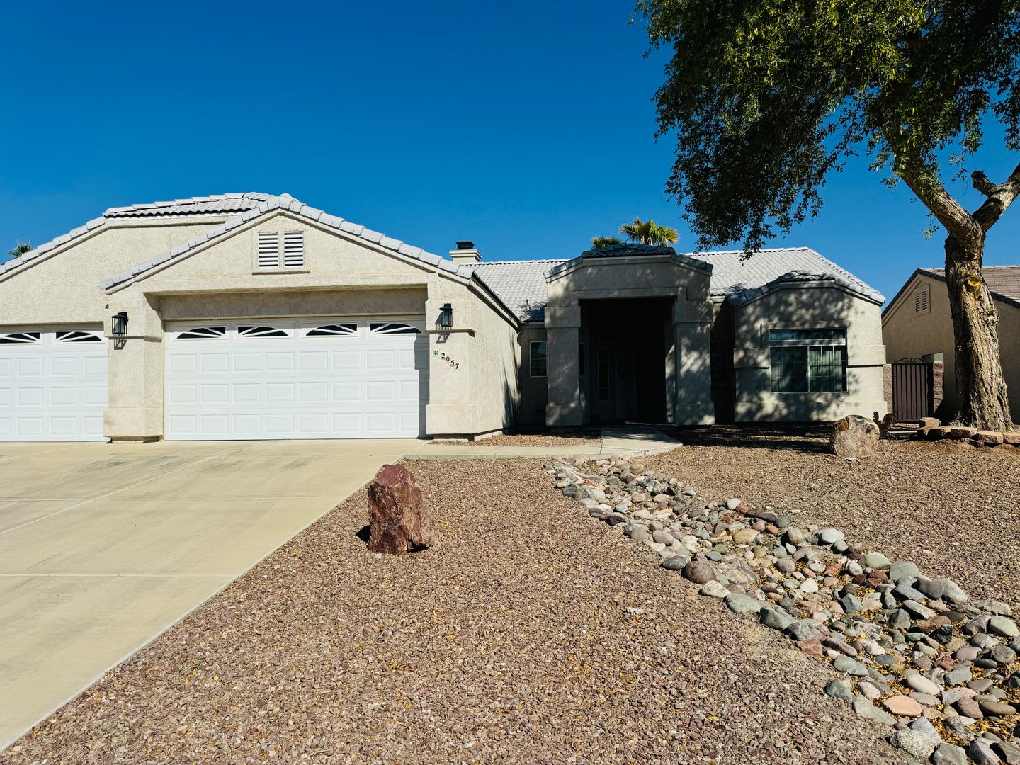 Spacious 3-Bedroom Home with Mountain Views, 3-Car Garage, and Furnished in Desert Lake Estates – photo 1 of 25