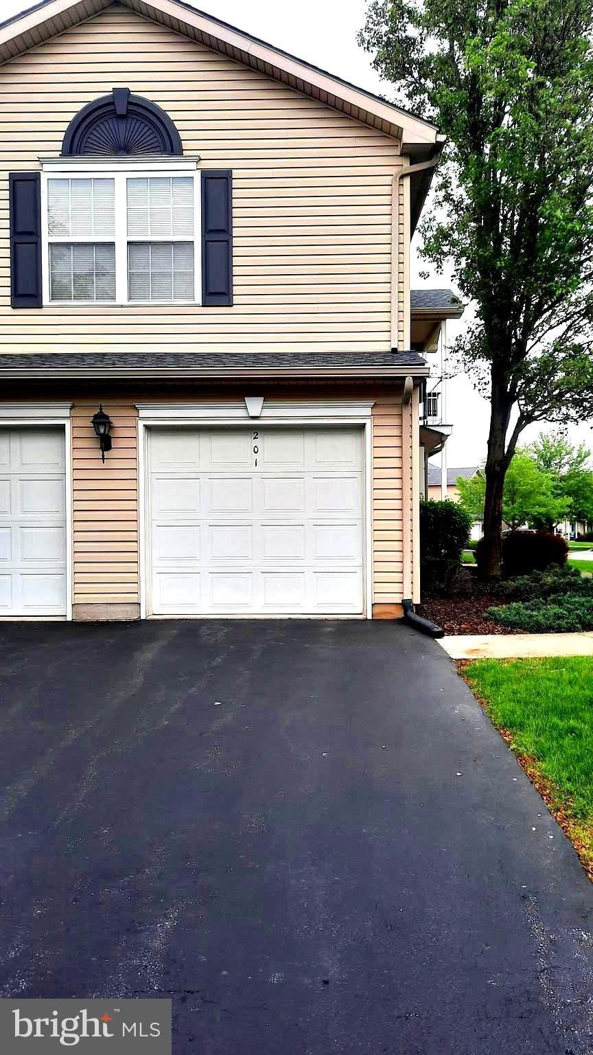 201 SPARROW Road – photo 1 of 14