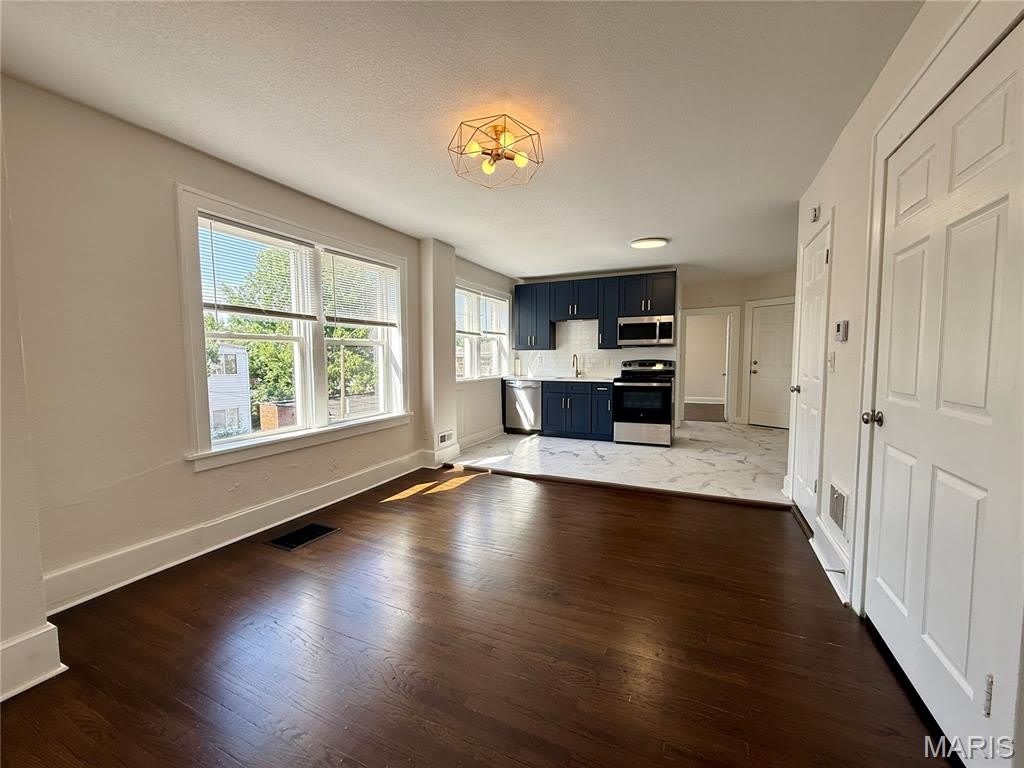 5345 Quincy Street – photo 1