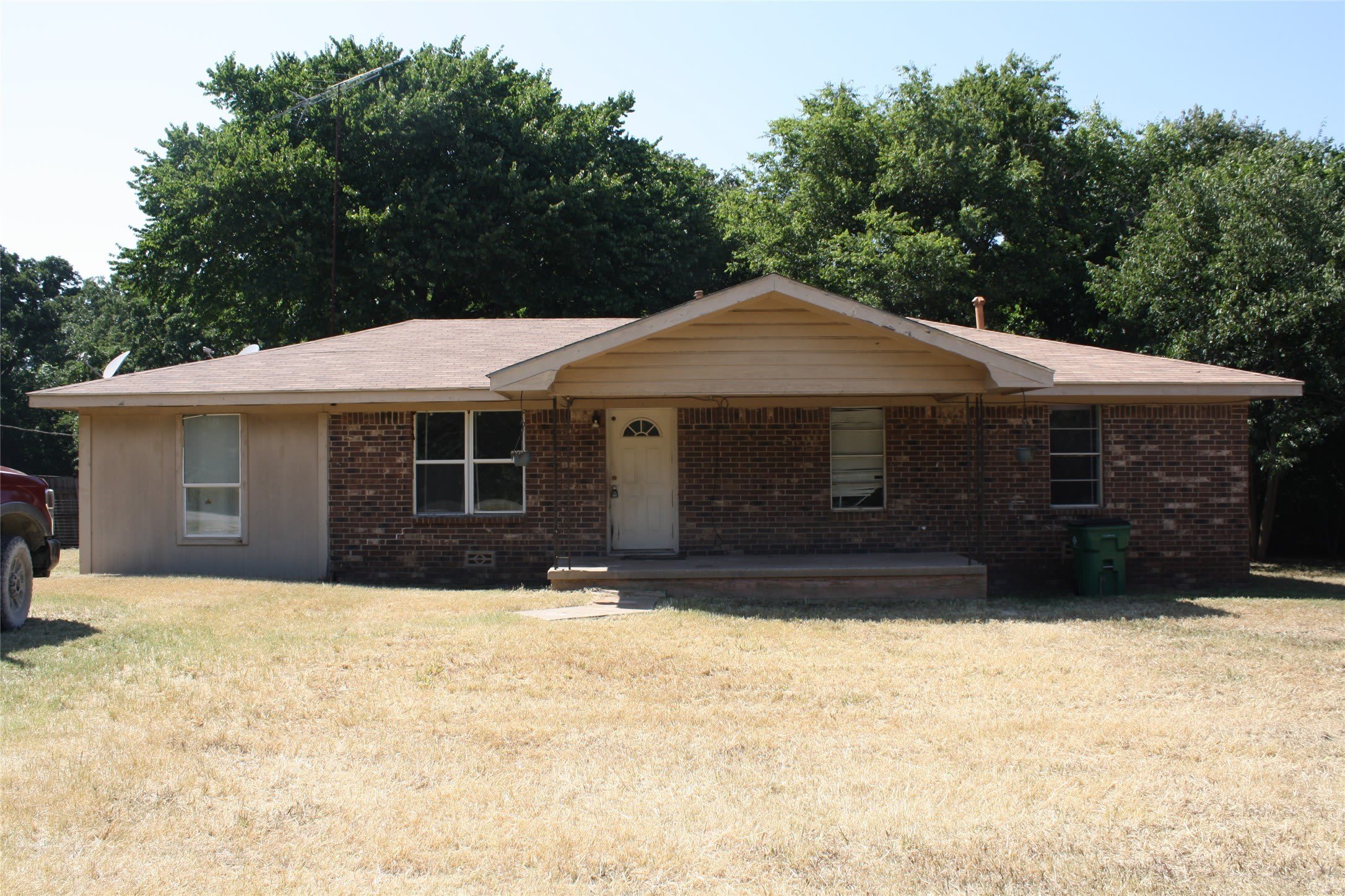 423 Waller Drive – photo 1 of 17