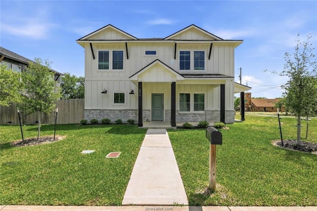 606 Banks Street – photo 1