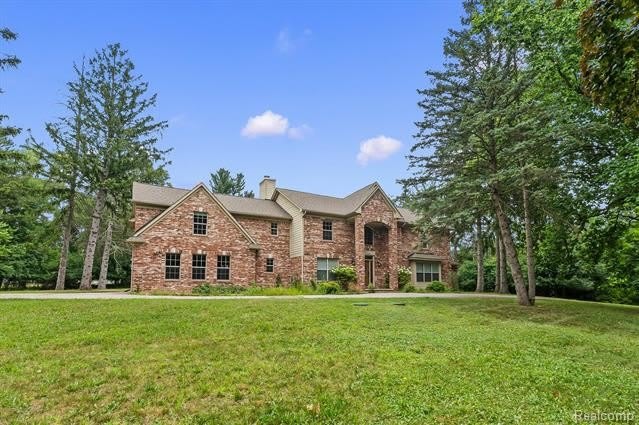 1592 Lone Pine Road – photo 1 of 37