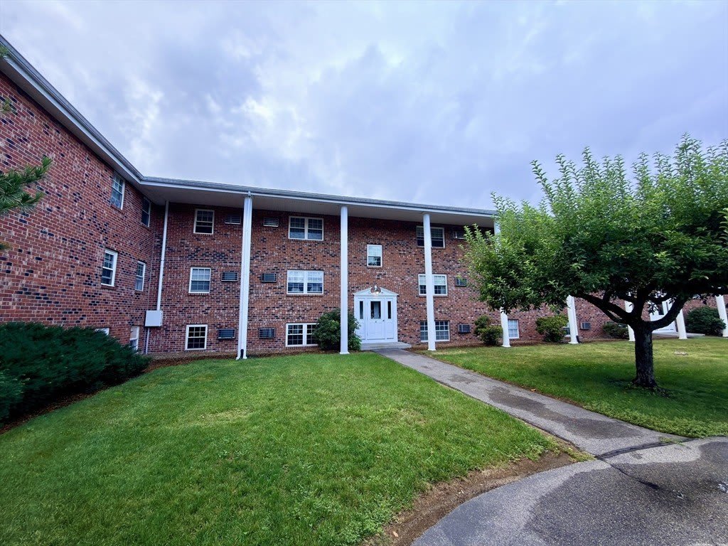 89 Pleasant Street – photo 1 of 27