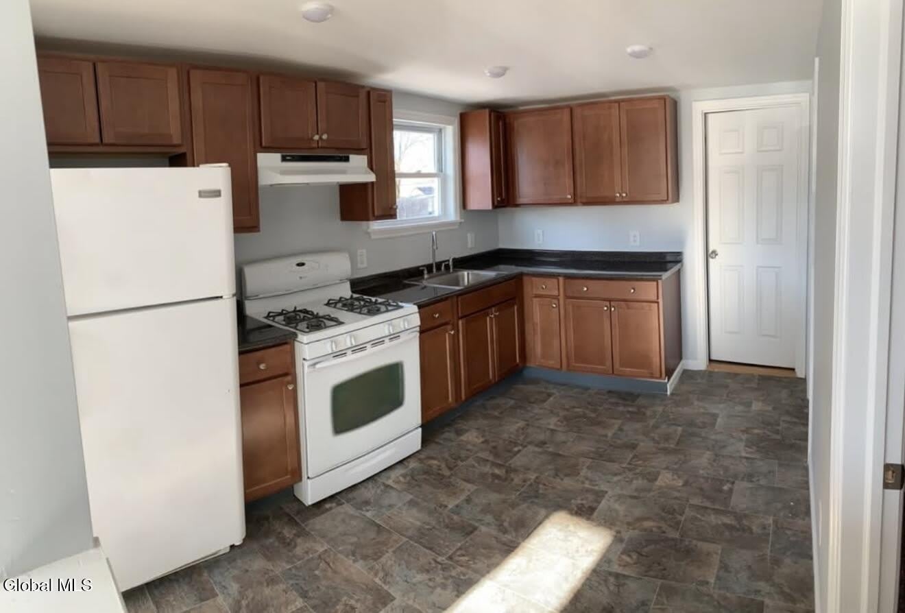 323 19th Street – photo 1 of 6