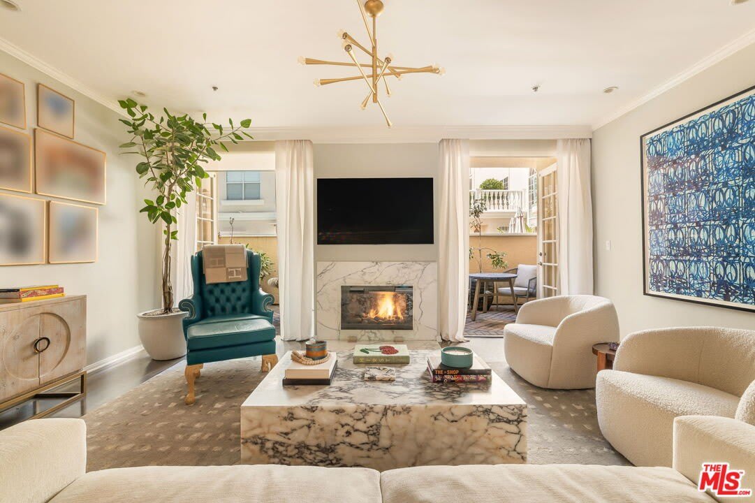 930 N Doheny Dr – photo 1
