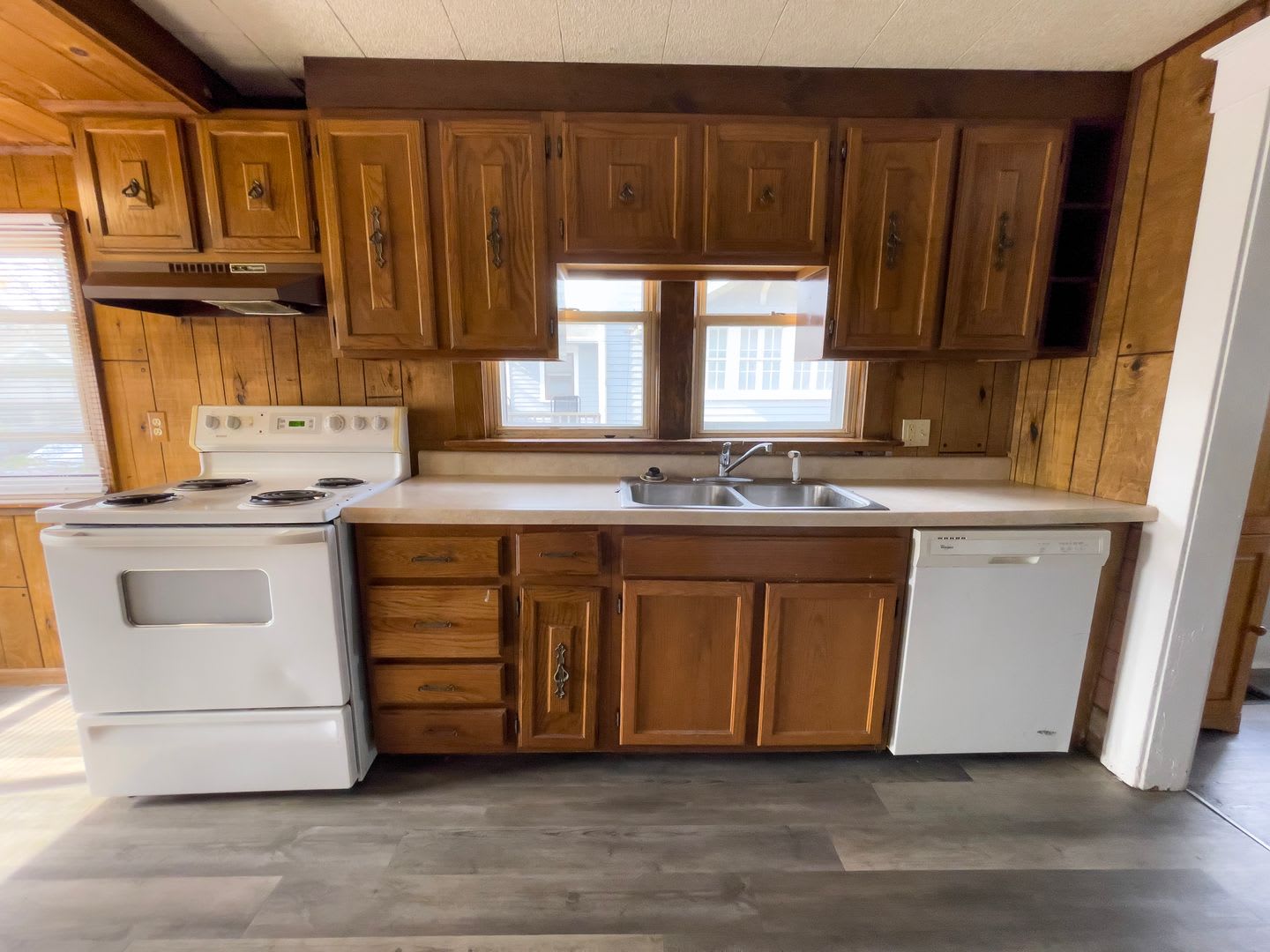 Preleasing For August Convenient Campus Living 4Br With Fenced Yard Covered Parking – photo 1 of 164